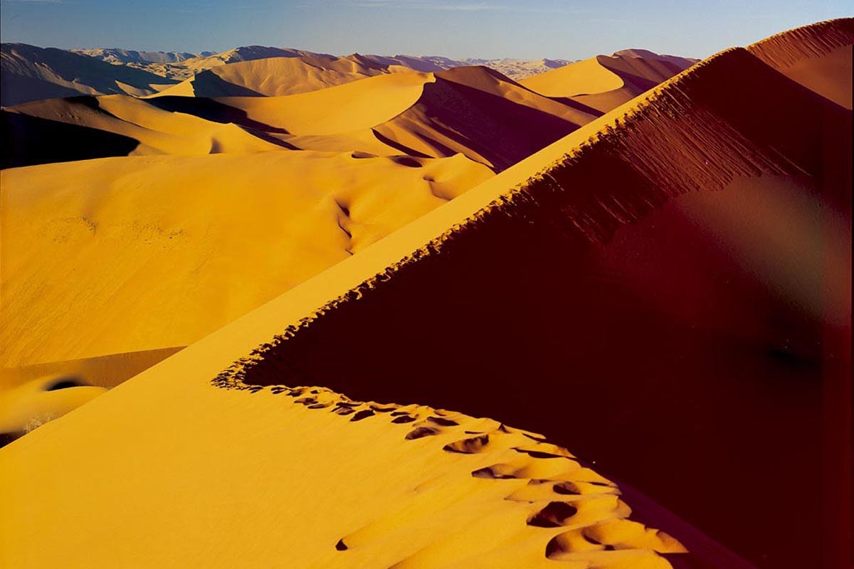 Пустыня такла макан в какой части света. Пустыня Такла Макан. Пустыня Такла Макан оазисы. Пустыня Такла-Макан, Синьцзян-уйгурский автономный район. Скалы пустыни Такла Макан.